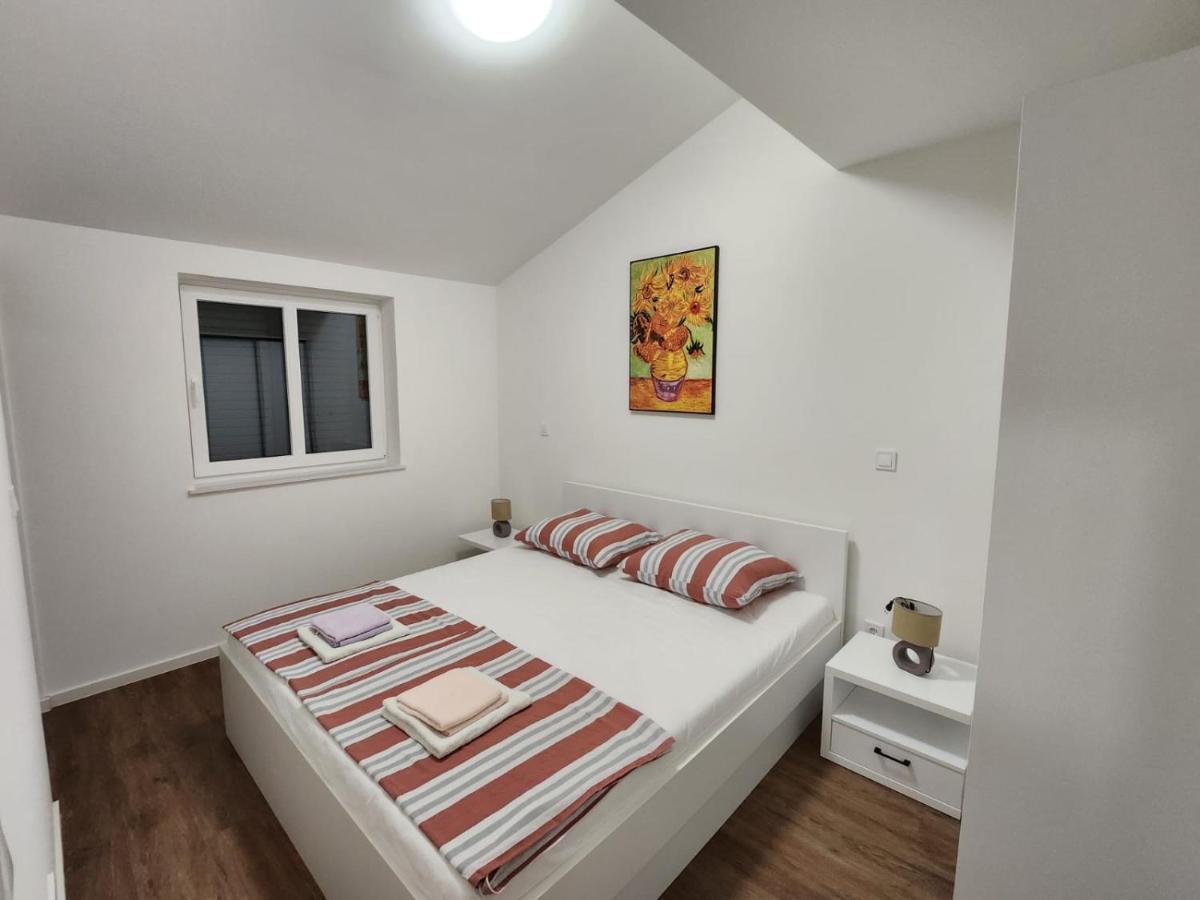 Apartmani M&L I M&J Malinska Exterior photo