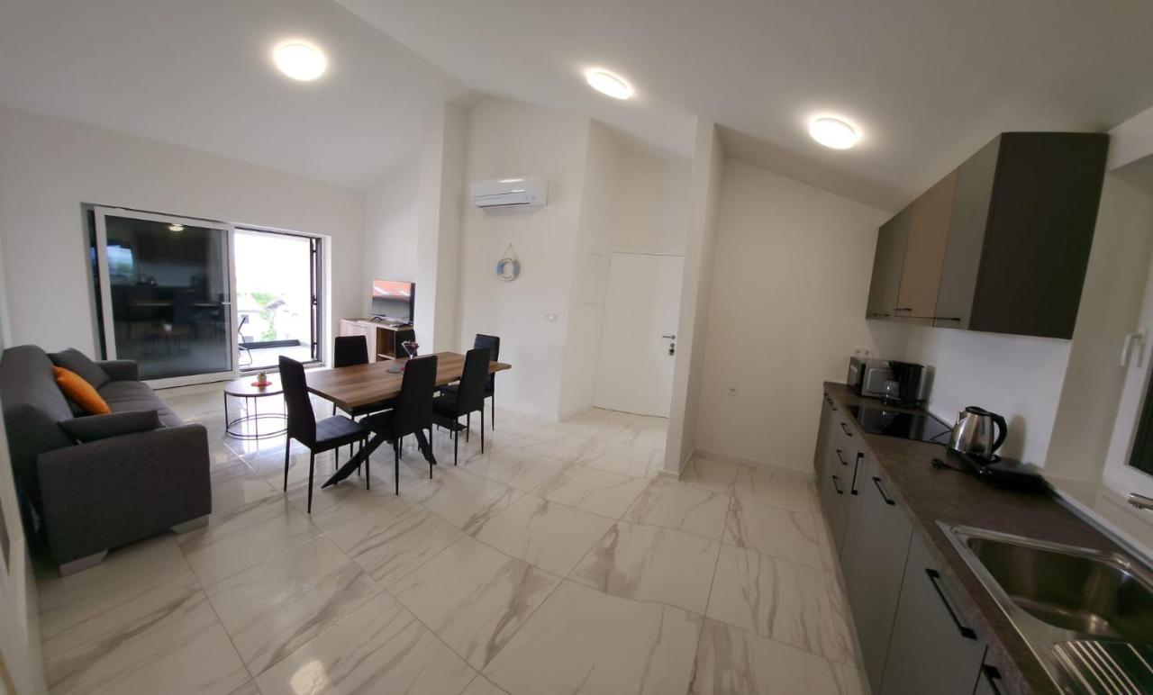 Apartmani M&L I M&J Malinska Exterior photo