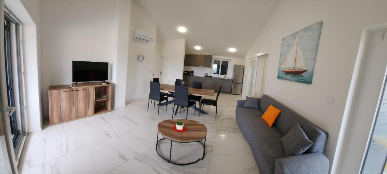 Apartmani M&L I M&J Malinska Exterior photo
